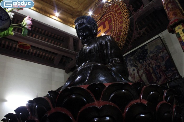 Ở Hà Nội, không mấy người biết được rằng pho tượng phật A Di Đà hiện đặt tại chùa Ngũ Xã (Ba Đình, Hà Nội) là bức tượng Phật làm bằng đồng lâu đời nhất Việt Nam hiện còn được lưu giữ. Pho tượng Phật này từng được Trung tâm Sách kỷ lục Việt Nam xác nhận năm 2010.